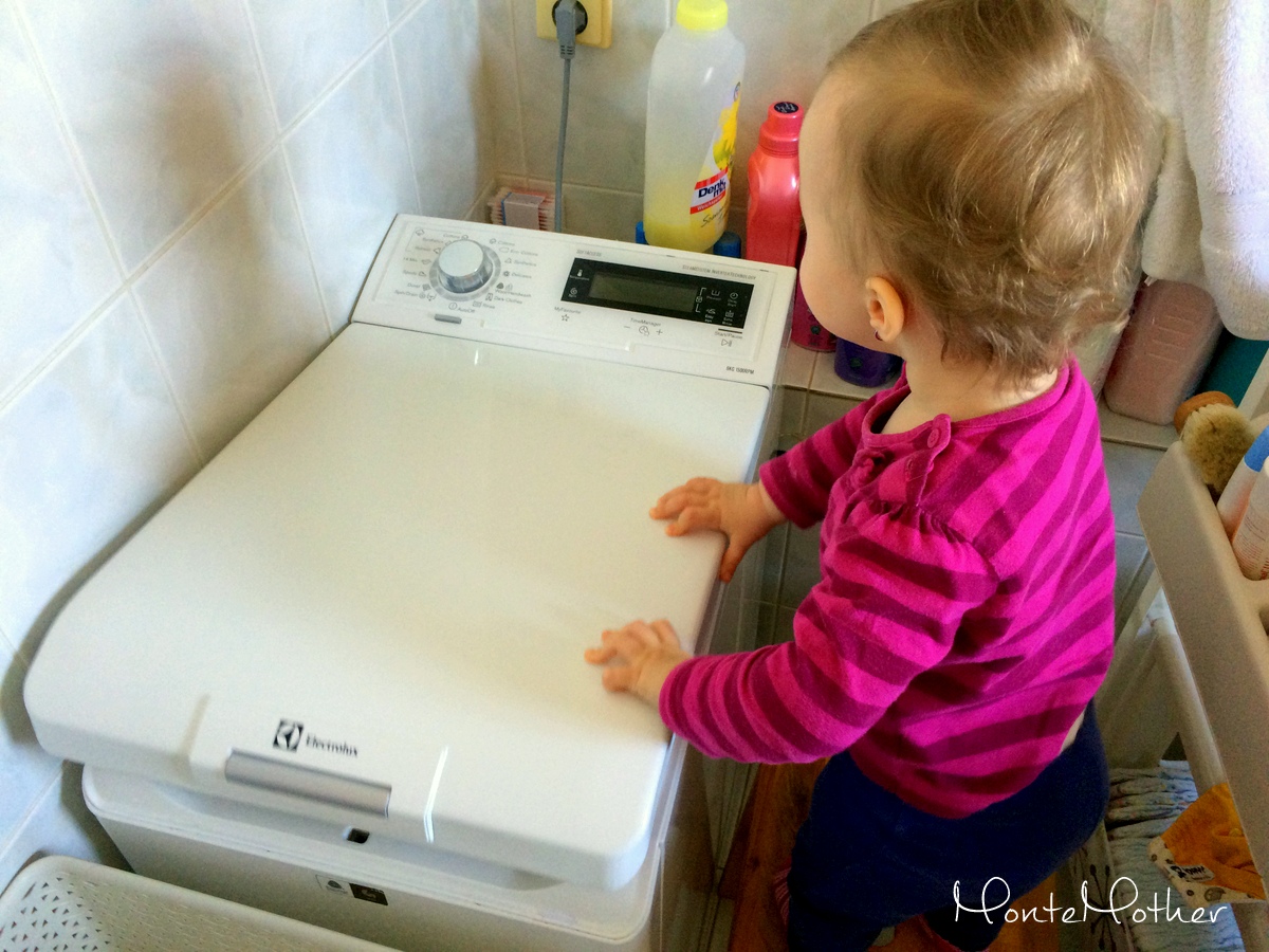 pranie montessori washing clothes