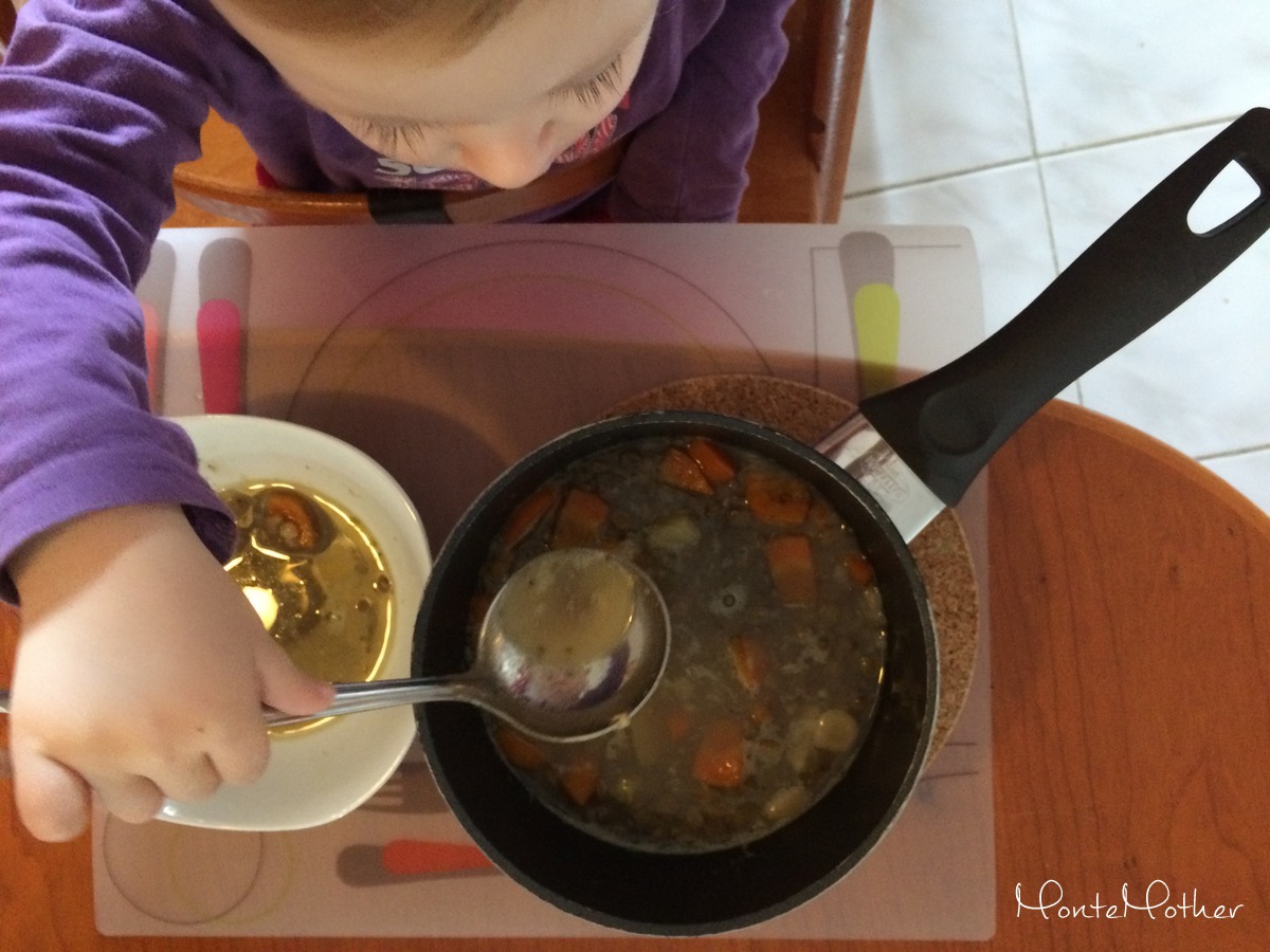 Montessori v kuchyni - naberacka na polievku