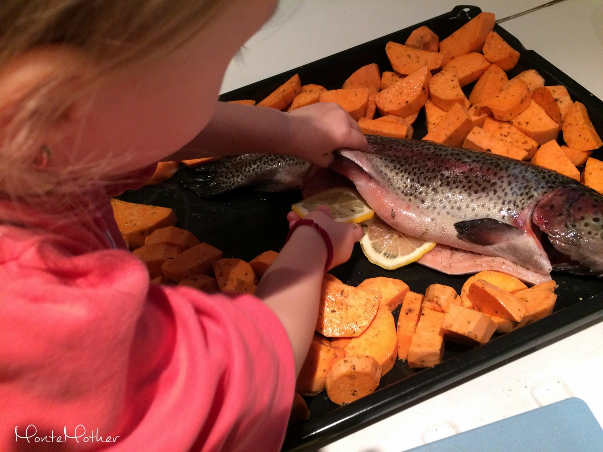 Montessori v kuchyni - pecenie ryby (2)